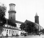 Poudniowa cz zamku z widocznymo wieami Jadwigi i Piotra - zdjcie z okresu 1950 - 1970